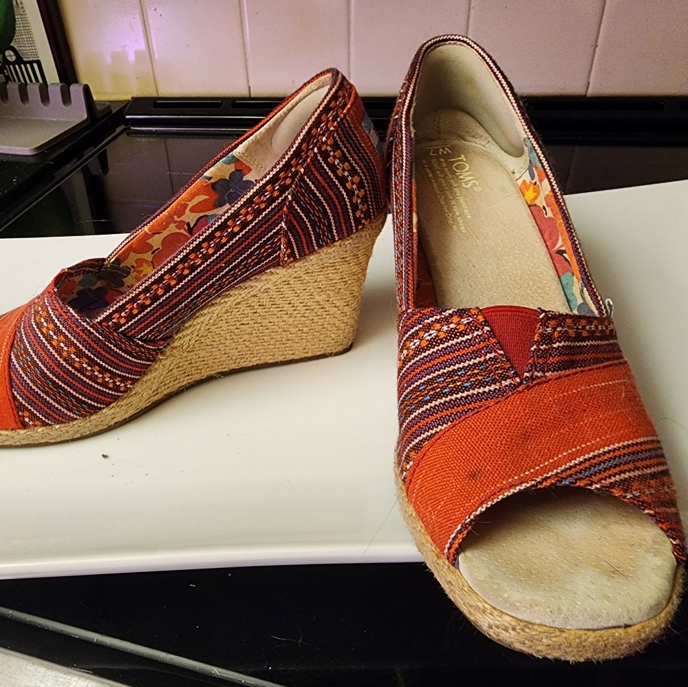 TOMS Women's Classic Wedge Multicolor Red Shoes